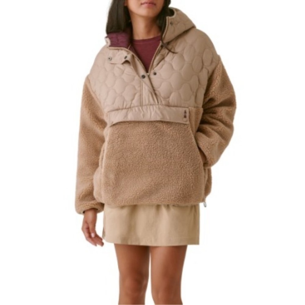 Bass Outdoor 1/2 zip hooded jacket, Size   large. New with tags.